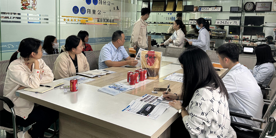 Hong Kong Electronics Fair - Candid behind the scenes preparation of the story