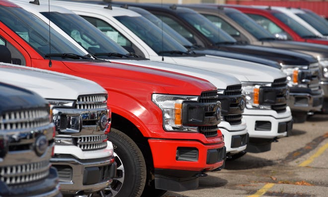 U.S. probes whether Ford was slow to fix backup cameras